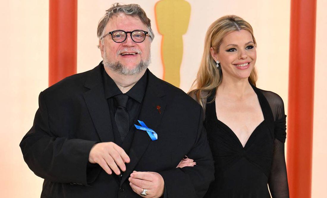 ¿Por qué Guillermo del Toro usó un moño azul en los Premios Oscar 2023?