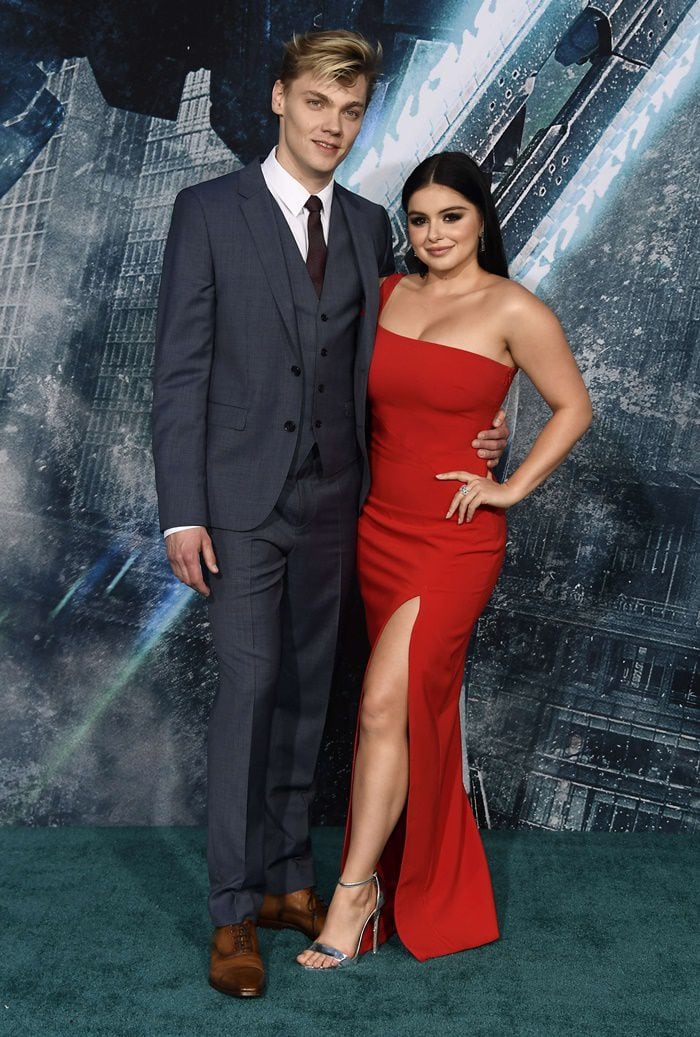 Ariel Winter sorprendió en Hollywood con un vestido de raja. Foto: AFP. 