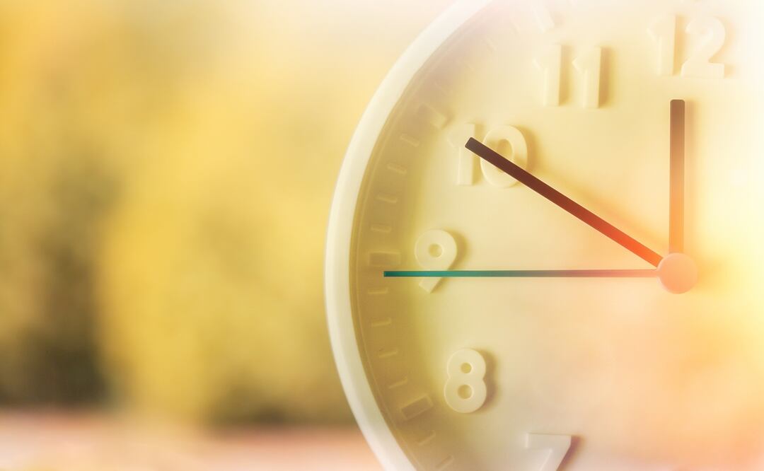 El horario de verano terminará en noviembre en Estados Unidos y algunas regiones fronterizas de México. Foto: iStock/Ildar Abulkhanov