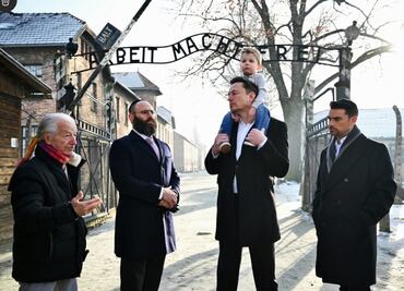 Elon Musk visita campo de exterminio de Auschwitz y se defiende de polémica antisemita. VIDEO