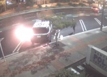 Video. Cae hombre que prendió fuego a patrulla en Los Ángeles