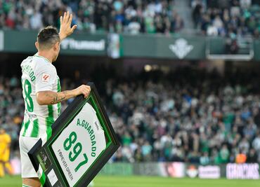 Andrés Guardado recibe emotivo homenaje en su último partido con el Betis. FOTOS