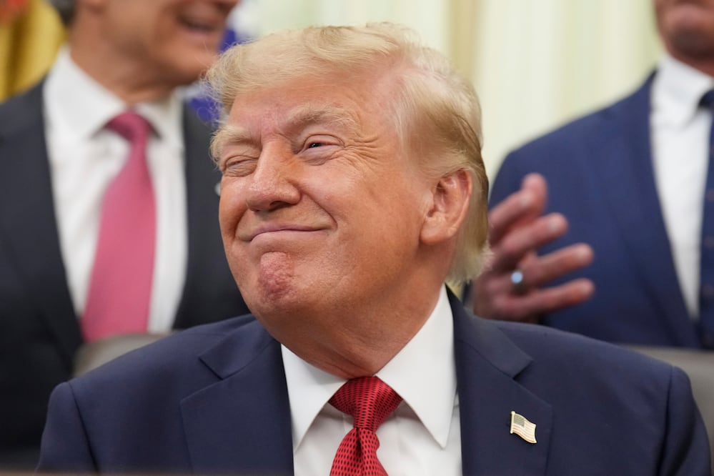 Trump inaugura nuevo helipuerto de la Casa Blanca en medio de tensión con medios de Estados Unidos. (AP Foto/Jacquelyn Martin)