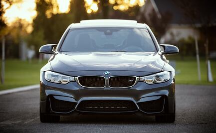 Los requisitos que debes cumplir para manejar un auto en EU