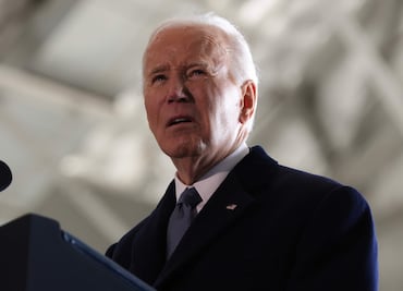 Biden concede indultos preventivos a posibles blancos de Trump, incluidos 5 familiares