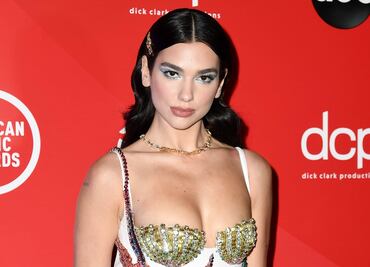 Dua Lipa conquista Instagram con minivestido de lujo