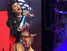 ¡Impactante! Katy Perry se electrocuta en el escenario durante concierto. VIDEO