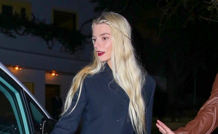 Anya Taylor-Joy presume kilométricas piernas con minifalda y botines de cuero en California