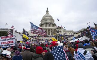 Mujer que murió baleada en el Capitolio era seguidora de Trump: medios