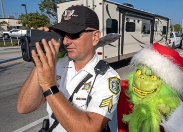 Multan a conductor por Grinch inflable en Arizona