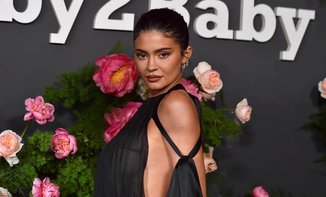 Kylie Jenner modeló en su mansión de 36.5 millones de dólares. Foto: AP
