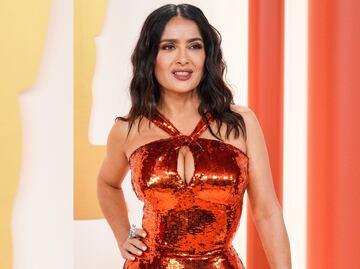 Salma Hayek muestra 5 bikinis en tendencia para lucir espectacular este verano