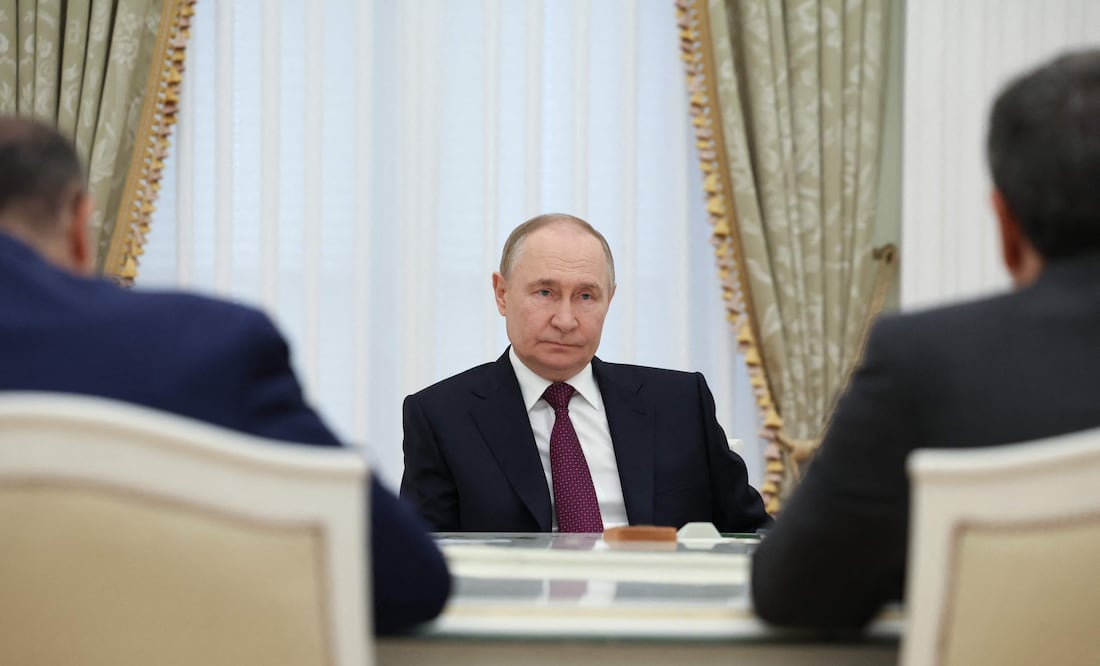 Rusia no tiene ninguna intención de suministrar armas nucleares a Irán, asegura. (Photo by Alexander KAZAKOV / POOL / AFP)