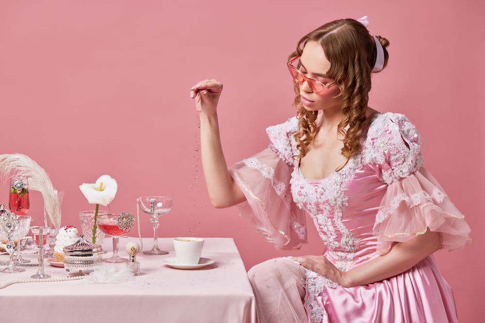 Coquette: ¿Qué significa? ¿Qué es el estilo Coquette y por qué es tendencia? iStock/Anton Vierietin