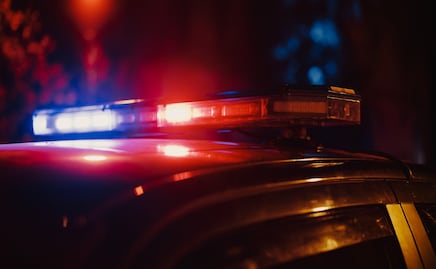 Agentes federales de inmigración disparan y hieren a 2 personas en Portland, informan