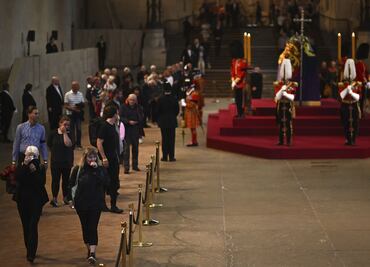 Más de 24 horas de espera para despedir a la reina Isabel II