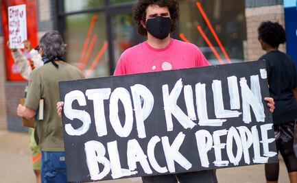 'Por favor, no puedo respirar'; muere afroamericano tras ser sometido por policía blanco