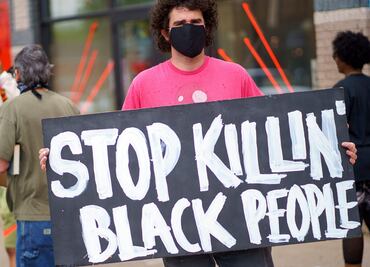 'Por favor, no puedo respirar'; muere afroamericano tras ser sometido por policía blanco