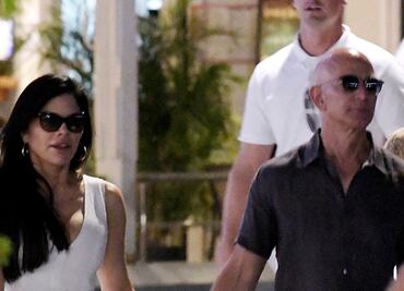 Novia de CEO de Amazon luce minivestido durante vacaciones de lujo