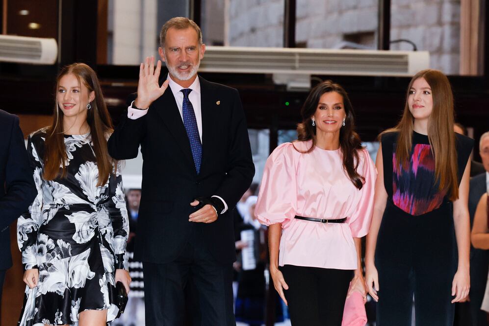 La familia real española en el concierto por la paz de los Premios Princesa de Asturias. Foto EFE/ Ballesteros