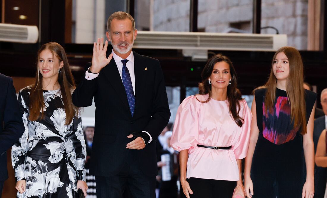La familia real española en el concierto por la paz de los Premios Princesa de Asturias. Foto EFE/ Ballesteros