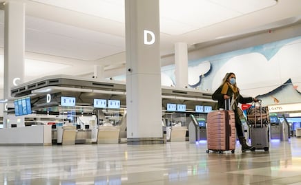 Mujer llega tarde a vuelo en Florida y miente sobre portación de bomba