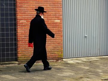 Critican a alcalde de NY por denunciar masivo funeral de judíos ortodoxos