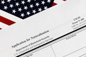 USCIS ya ofrece tercera opción de género en solicitud de ciudadanía estadounidense