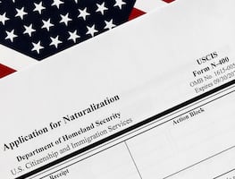 USCIS ya ofrece tercera opción de género en solicitud de ciudadanía estadounidense