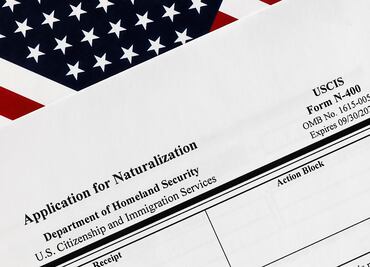 USCIS ya ofrece tercera opción de género en solicitud de ciudadanía estadounidense
