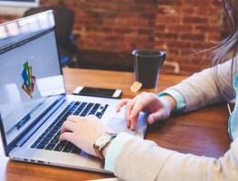 Mejores escuelas en línea para estudiar la universidad en EU