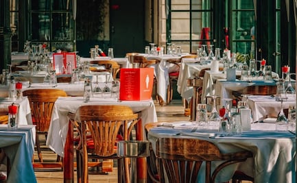 Dallas cierra bares, cines y restringe el acceso a restaurantes por Covid-19