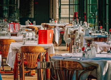 Dallas cierra bares, cines y restringe el acceso a restaurantes por Covid-19