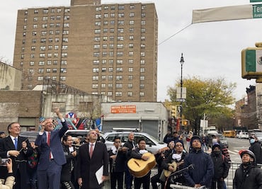 Nueva York rinde homenaje a mexicanos; nombra calle México-Tenochtitlan Avenue
