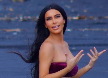 Kim Kardashian delinea sus curvas en sesión de fotos