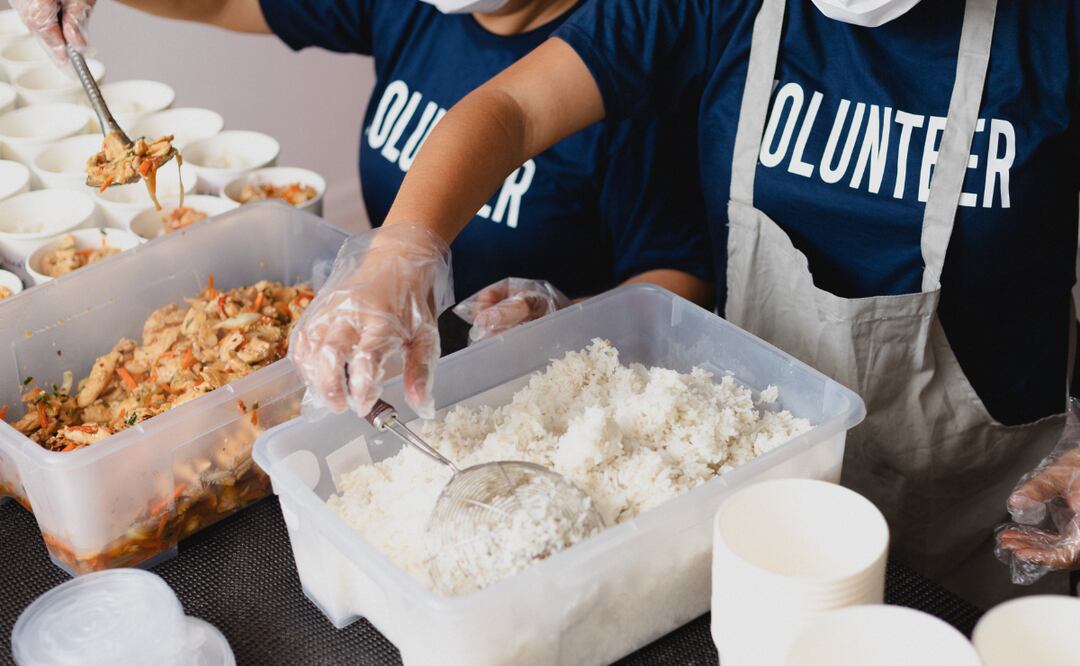 Comida caliente, nutritiva y por solo $11 pesos: ubica tu Comedor Comunitario en CDMX. Foto: Canva