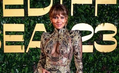 Halle Berry se luce en vestido lencero a los 59 años y deslumbra en Instagram