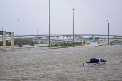 Huracán Beryl causa caos en Houston: vuelos cancelados y calles inundadas. VIDEOS