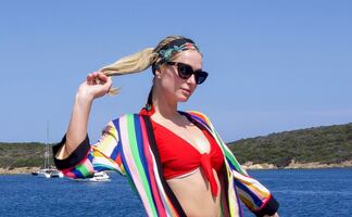 Paris Hilton luce 'bikini body' a los 40 años en lujoso yate por Italia