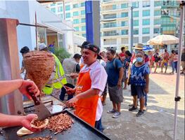 Taquería de la CDMX lleva 3 mil tacos a damnificados de Acapulco por huracán Otis. VIDEO