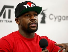¡Qué generoso! El boxeador Floyd Mayweather regala $5 mil dólares a niños