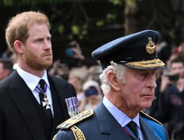 El rey Carlos no quiere saber nada de su hijo Harry; ignora sus llamadas y “está distante”