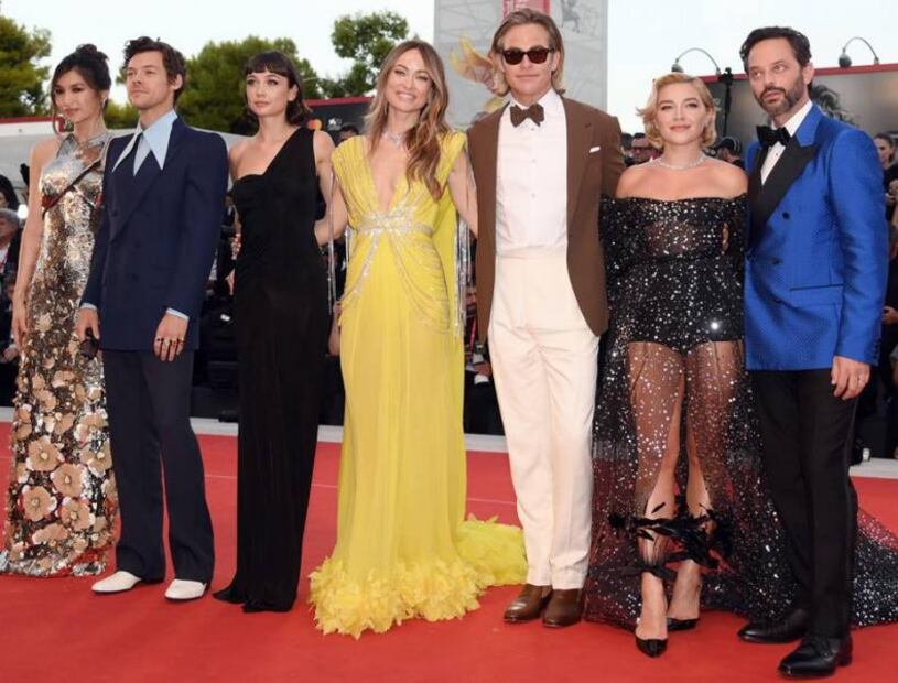 Florence Pugh se luce con vestido traslúcido en Venecia junto a Olivia Wilde