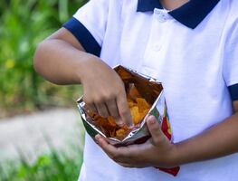 Comida chatarra. Escuelas mexicanas enfrentarían multas por no aplicar prohibición. ¿Cuánto pagarían?