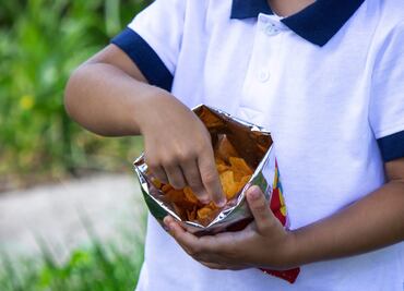 Comida chatarra. Escuelas mexicanas enfrentarían multas por no aplicar prohibición. ¿Cuánto pagarían?