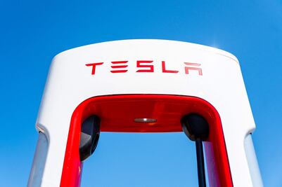 Cuatro muertos en choque de vehículo Tesla en Francia
