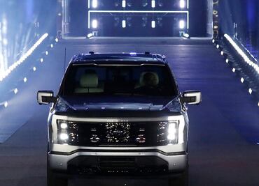 Ford producirá en EU más vehículos de gasolina y menos de la camioneta eléctrica F-150