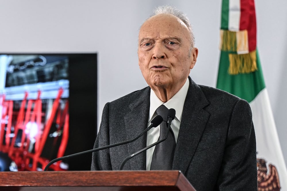 Alejandro Gertz Manero, de titular de la FGR a embajador de México en Reino Unido. Foto: Yuri CORTEZ / AFP