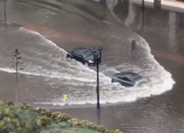 Auto Tesla Model 3 desafía las inundaciones de San Diego; "navegó como un barco". VIDEO