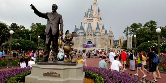 Hallan 4 muertos en una casa en el corazón de Disney World